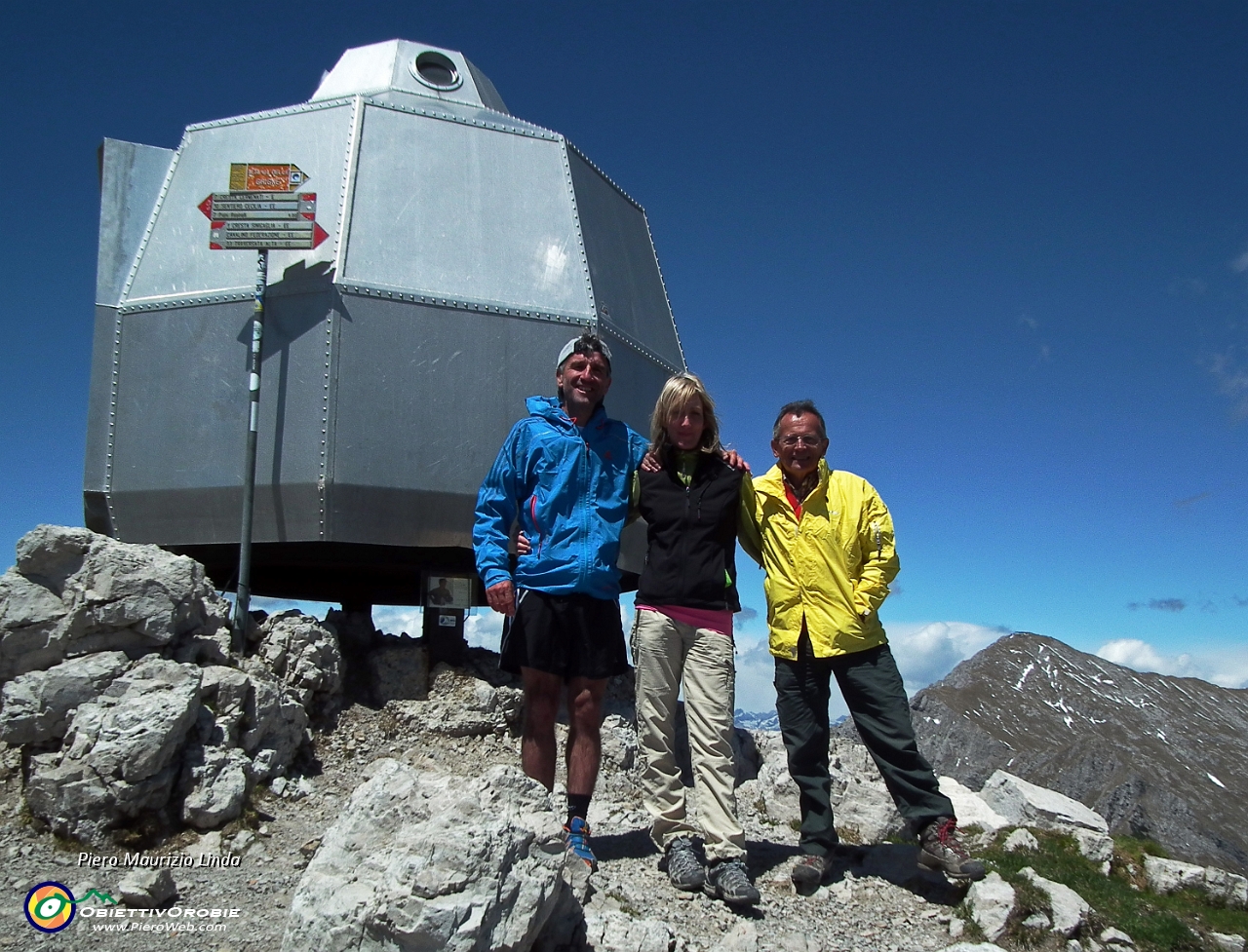 62 ancora una foto con l'astronave....JPG